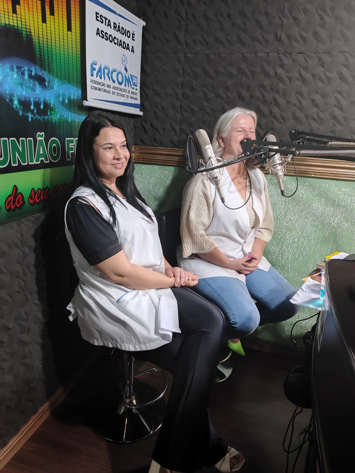 Na entrevista com o Osnir Moraes a professora Edina e a professora Valdileia com o convite para o Café colonial que será realizado no dia 24/08, as 16:30 até às 20:30,na Aresmum. Promoção da APMF - Colégio João XXlll.